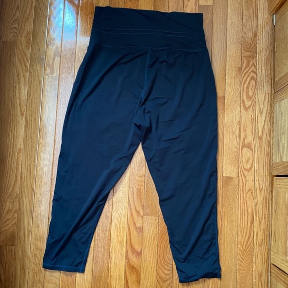 Fabletics Foldover Capri Pant Size XL - Picture 2 of 2